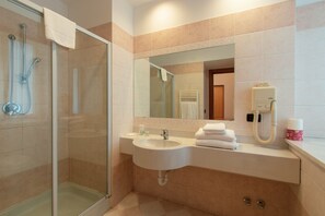 Classic Double or Twin Room | Bathroom - Hotel Bologna (Turin)