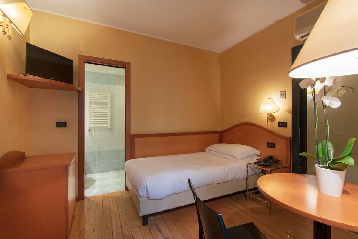 Standaard eenpersoonskamer | Een bureau, een laptopwerkplek, gratis wifi, beddengoed