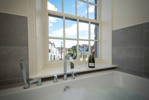 Toast Lettings | Crossgate, 2 bedroom Durham City cottage with castle views