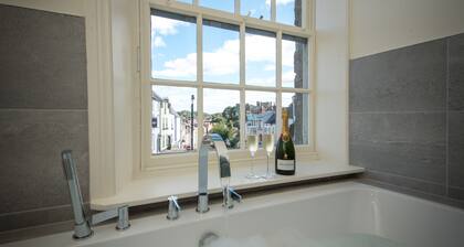 Toast Lettings | Crossgate, 2 bedroom Durham City cottage with castle views