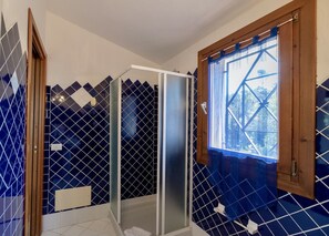 Dusche, Regendusche, Haartrockner, Bidet