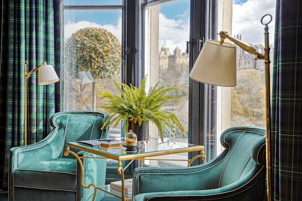 Signature Suite (9) Isobel) | Egyptian cotton sheets, premium bedding, Tempur-Pedic beds, minibar