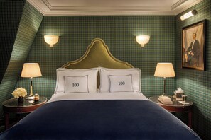Egyptian cotton sheets, premium bedding, Tempur-Pedic beds, minibar - 100 Princes Street (Edinburgh)
