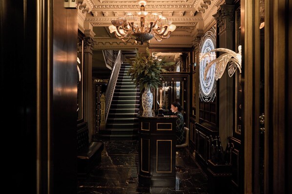 Lobby - 100 Princes Street (Edinburgh)