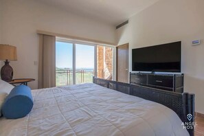 4 多间卧室、办公桌、笔记本电脑工作区、熨斗/熨衣板