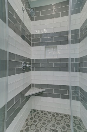 Bathtub, hair dryer, towels - Award-Winning Resort Amenities | Yacht Harbor Court 31 (Isle of Palms)