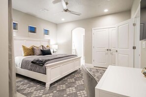 6 bedrooms, desk, iron/ironing board, free WiFi