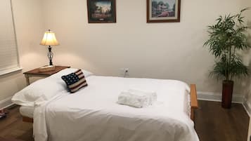 2 makuuhuonetta, silitysrauta/-lauta, Wi-Fi, vuodevaatteet