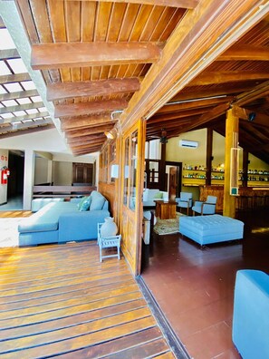 32-吋平面電視、有線頻道、電視、足球台