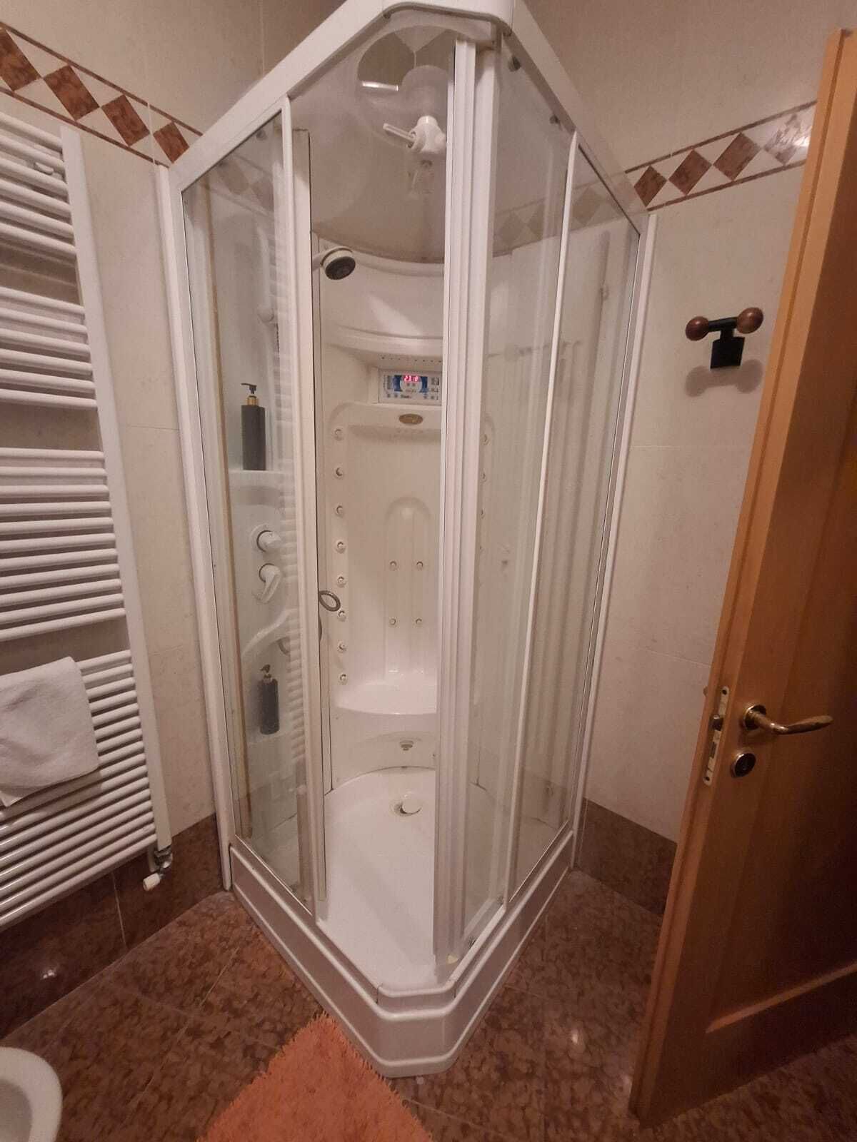 Dusche, Haartrockner, Bidet, Seife