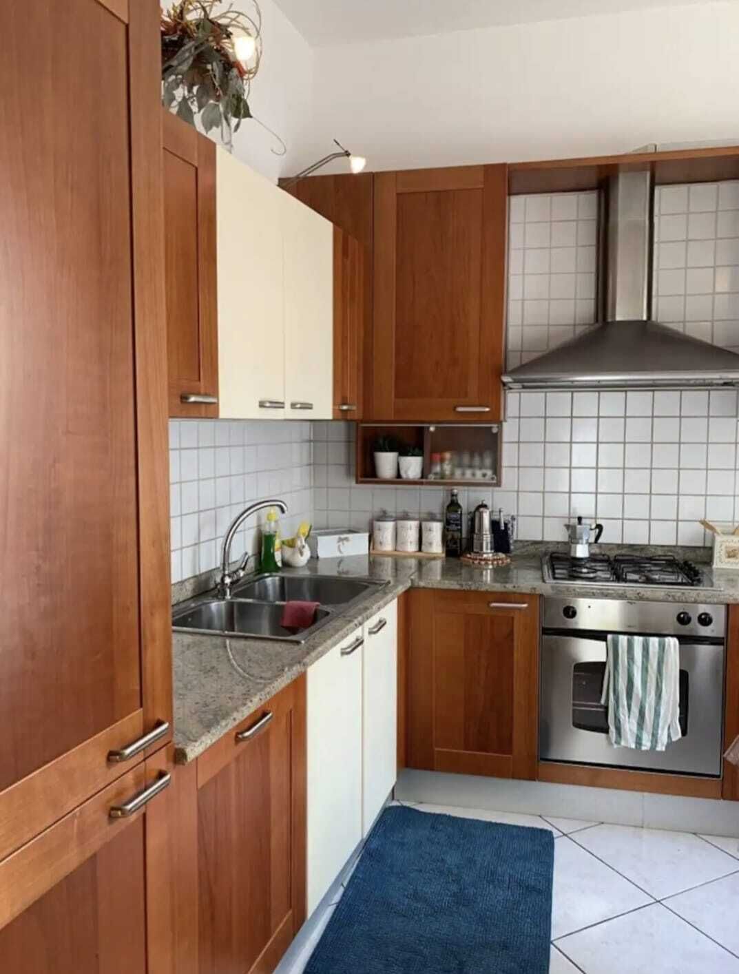 Réfrigérateur, four, plaque de cuisson, cafetière/bouilloire