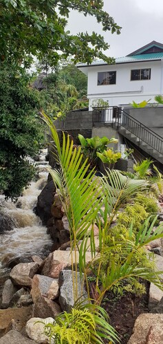 2-bed Apt, Sleeps 5, Near Beau Vallon Beach