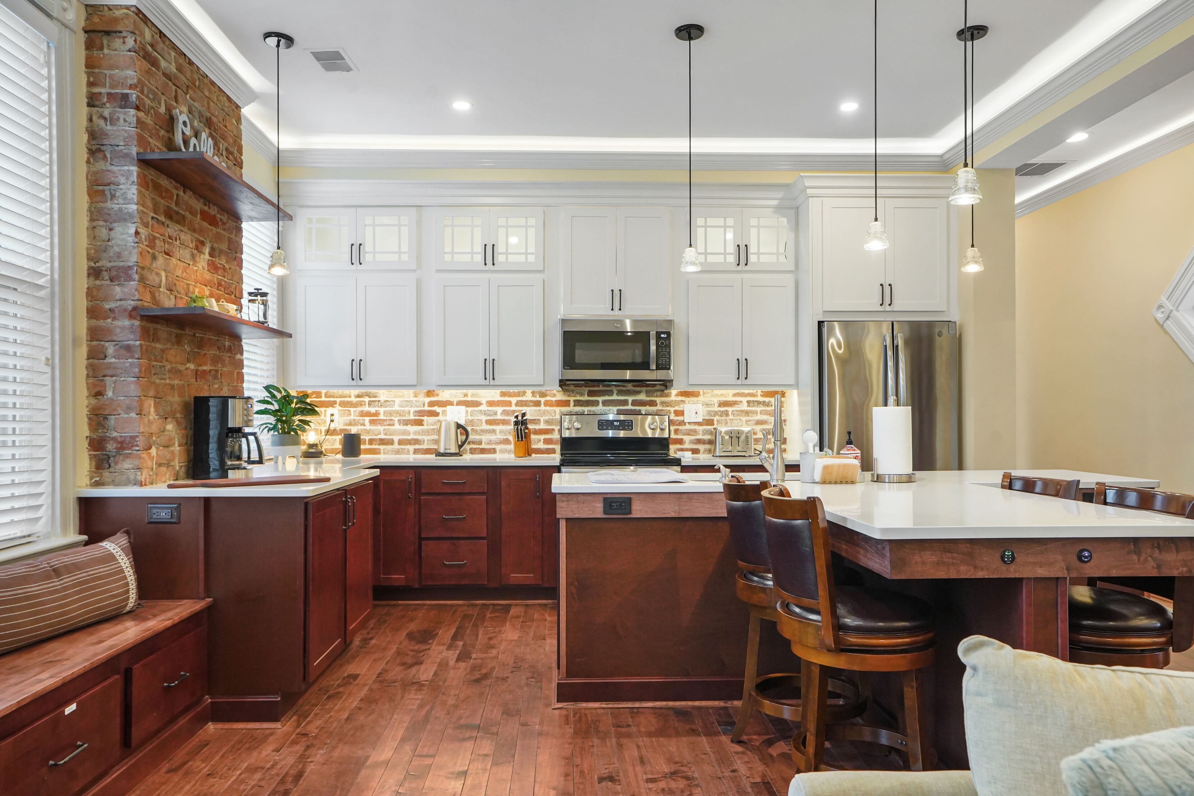 Retreat to an Urban Stylish Loft in Clifton near the Zoo, UC, FC, Reds & Bengals