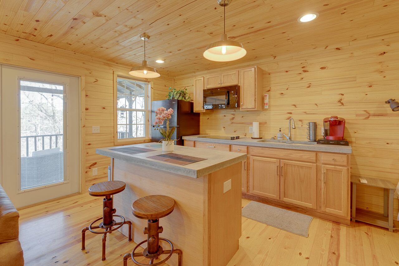 Kylskåp, mikrovågsugn, ugn och spishäll