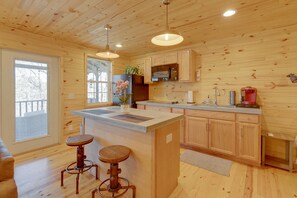 雪櫃、微波爐、焗爐、爐具