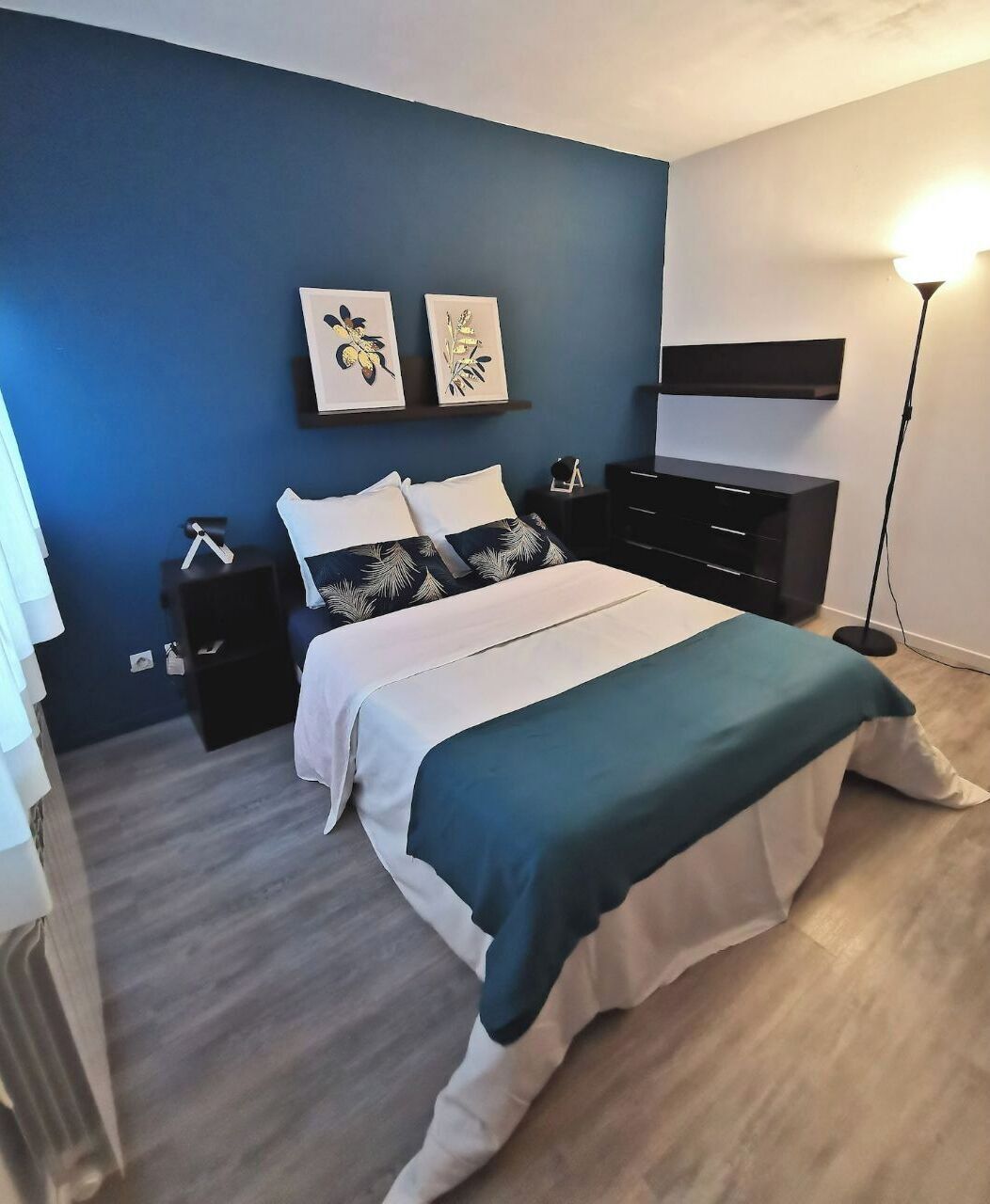 2 chambres, bureau, fer et planche à repasser, lit parapluie