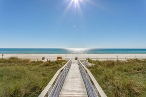 On the beach - 2 Bedroom in Twin Palms Resort - Renovated and ready for you! (Panama City)