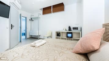 1 bedroom, iron/ironing board, internet, bed sheets