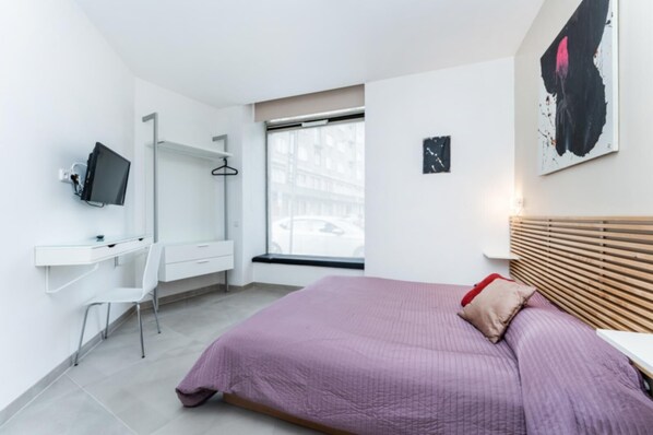 1 bedroom, iron/ironing board, internet, bed sheets