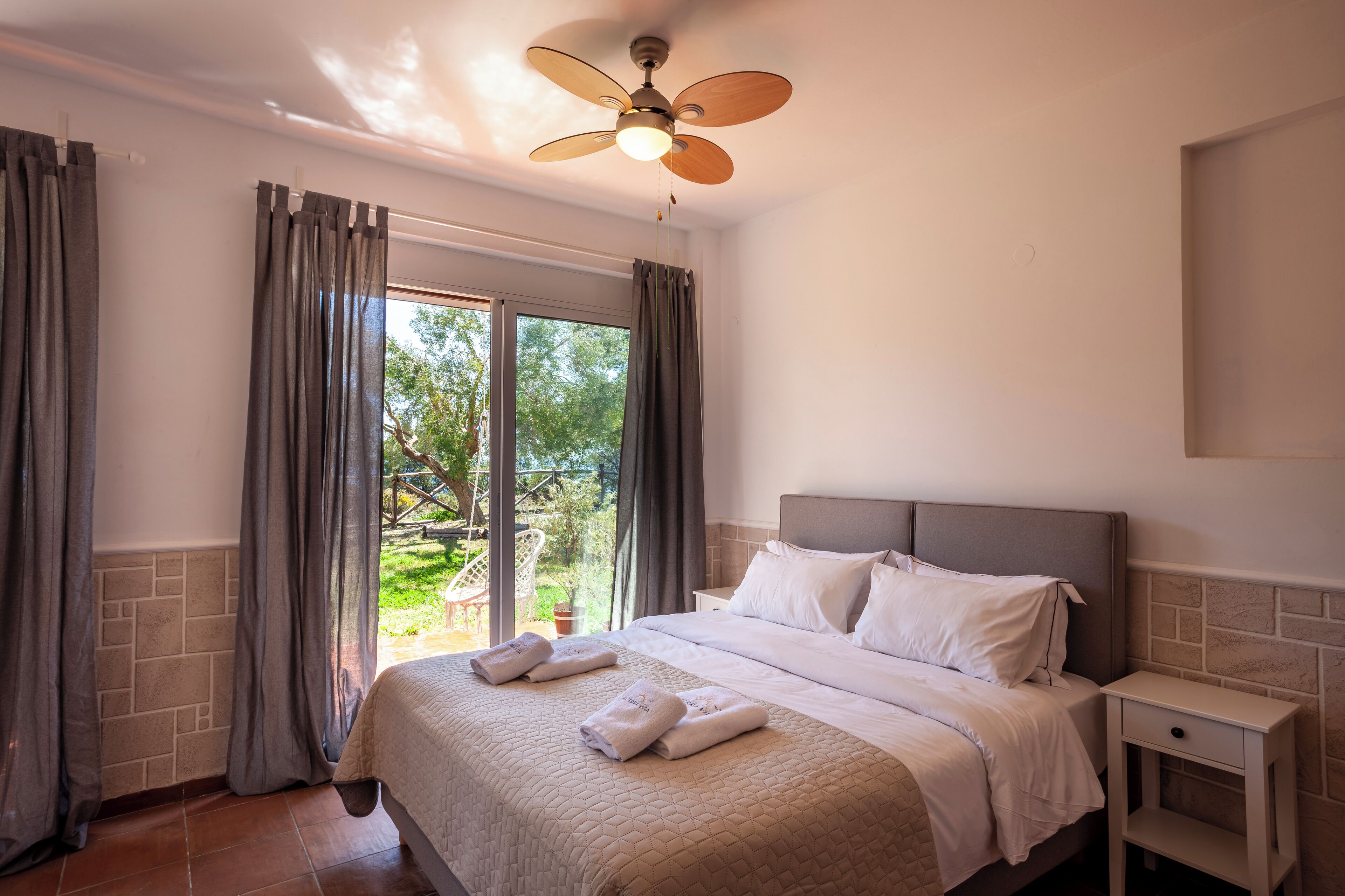 Family Duplex | Iron/ironing board, free WiFi, bed sheets