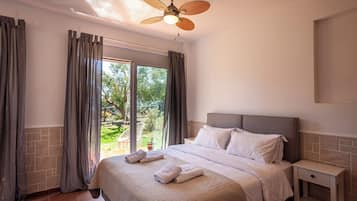Family Duplex | Iron/ironing board, free WiFi, bed sheets