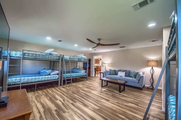 5 bedrooms, iron/ironing board, free WiFi, bed sheets