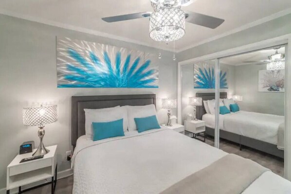 1 bedroom, iron/ironing board, travel crib, free WiFi - Luxury Waterfront Condo with Heated Pool and Balcony (Tampa)