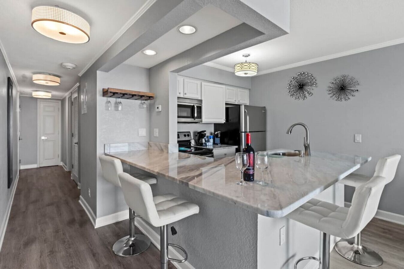 Réfrigérateur, micro-ondes, four, plaque de cuisson