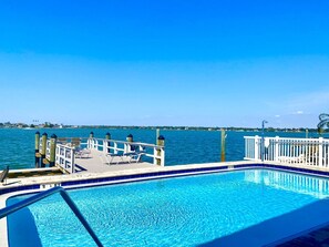 Et oppvarmet basseng