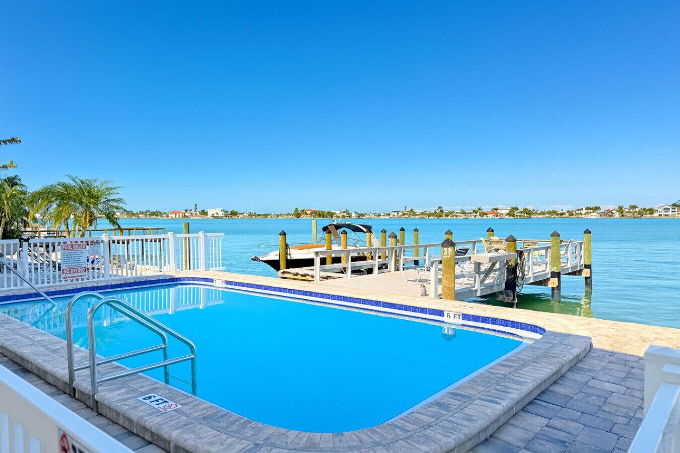 Lämmitetty uima-allas