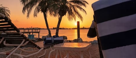 المنطقة المحيطة بالمنشأة