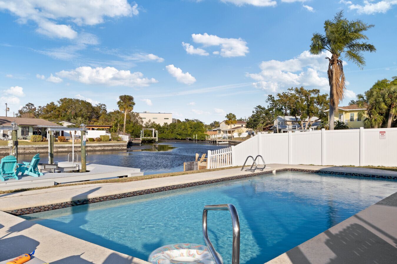 Een verwarmd zwembad