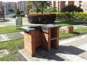 المنطقة المحيطة بالمنشأة