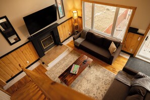 Una Smart TV, una chimenea
