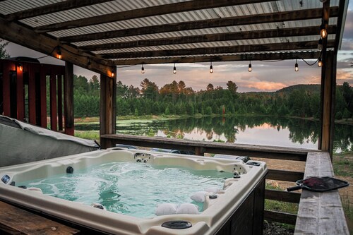 Chalet De Papa (Hot Tub & Perfect Ski Cottage)