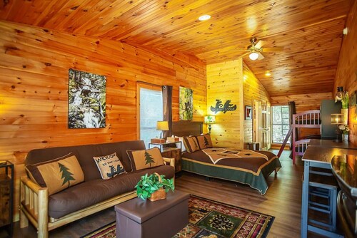 Bigfoot Lodge Room One - Beautiful Scenery Abounds