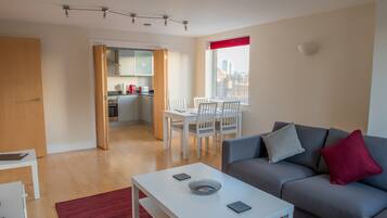 Apartamento urbano | Área de estar | Smart TV 43 polegadas com canais digitais, TV, pisos aquecidos