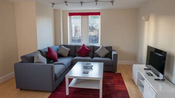 Apartamento urbano | Área de estar | Smart TV 43 polegadas com canais digitais, TV, pisos aquecidos