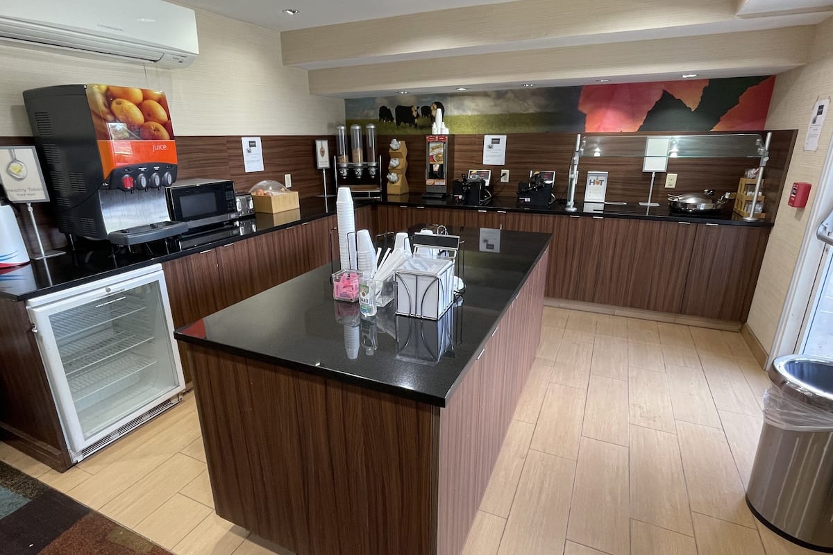 free daily continental breakfast