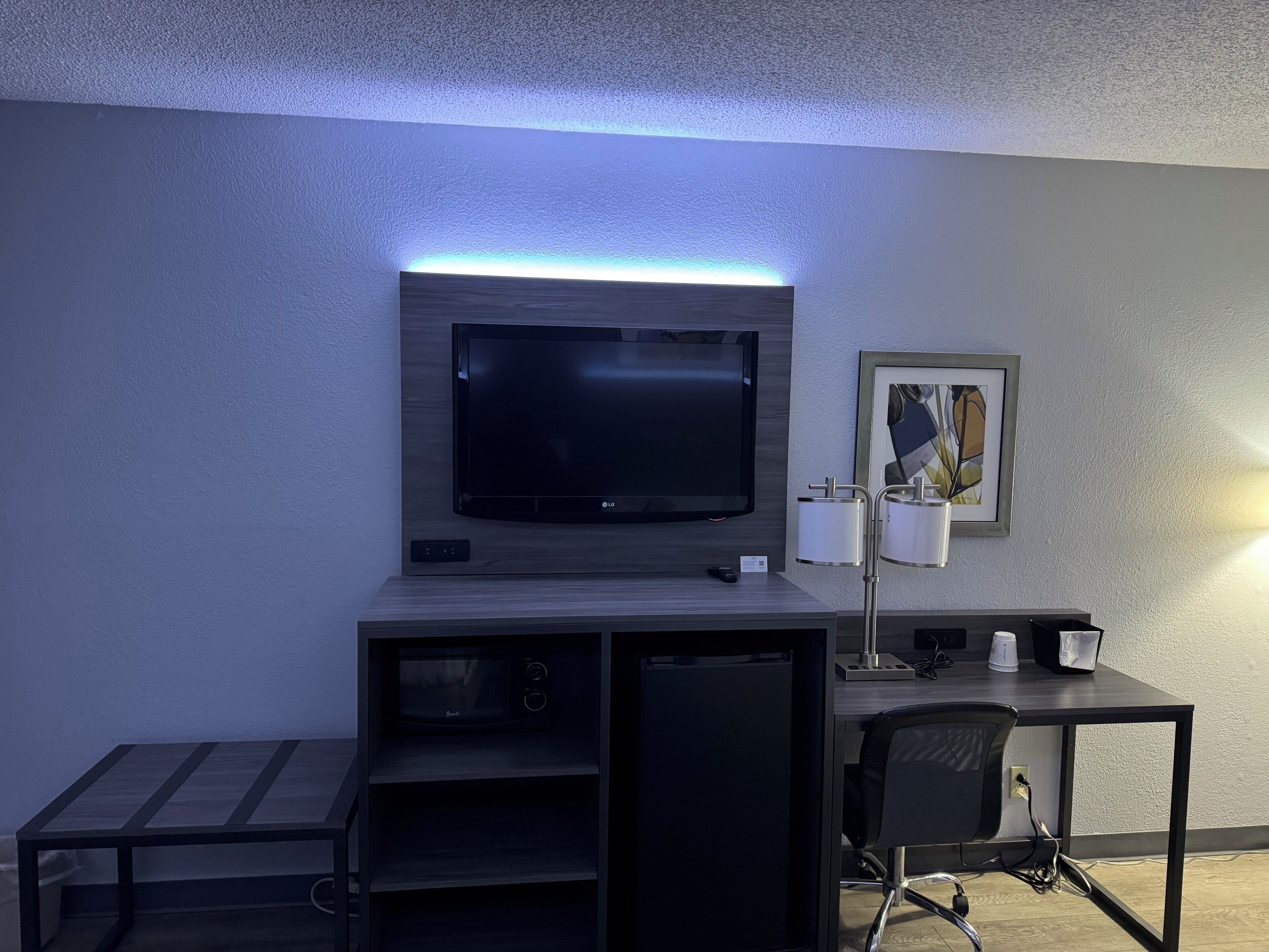 room, 1 king bed, non smoking | 1 bedroom, desk, laptop workspace, iron/ironing board