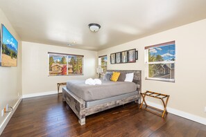 4 bedrooms, iron/ironing board, WiFi, bed sheets