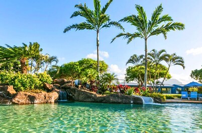 Five Bed, Five Bath Tropical Paradise With A/C, Hot Tub, & Beach Walk