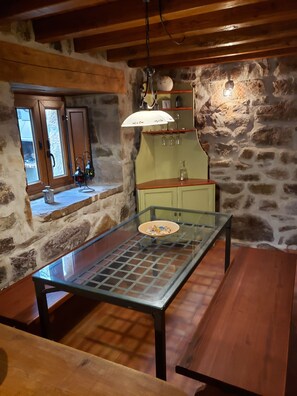 Dining - Cabaña del Río (San Roque de Riomiera)