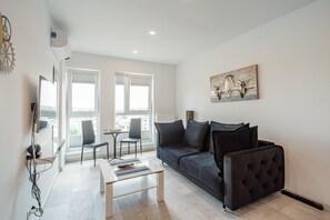 Signature Studio | Living area - Cozy Penthousestudio Cityview W12 (Bucharest)