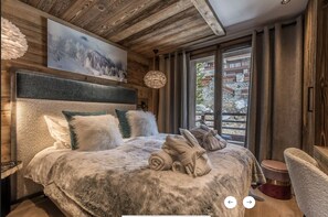 5 slaapkamers, een bureau, een strijkplank/strijkijzer, reisbedje