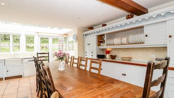 Cottage | Bếp riêng | Tủ lạnh, máy rửa bát, ấm điện, lò nướng bánh mì