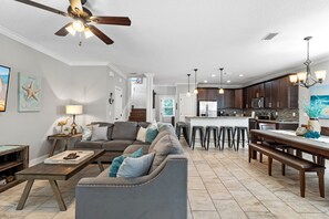 Smart TV, DVD player - Beach Trolley, Beautiful Neighborhood Pool, Close to Shops (Destin)