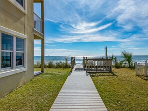 Terrace/patio - Gulf Front, Gated Community (Destin)