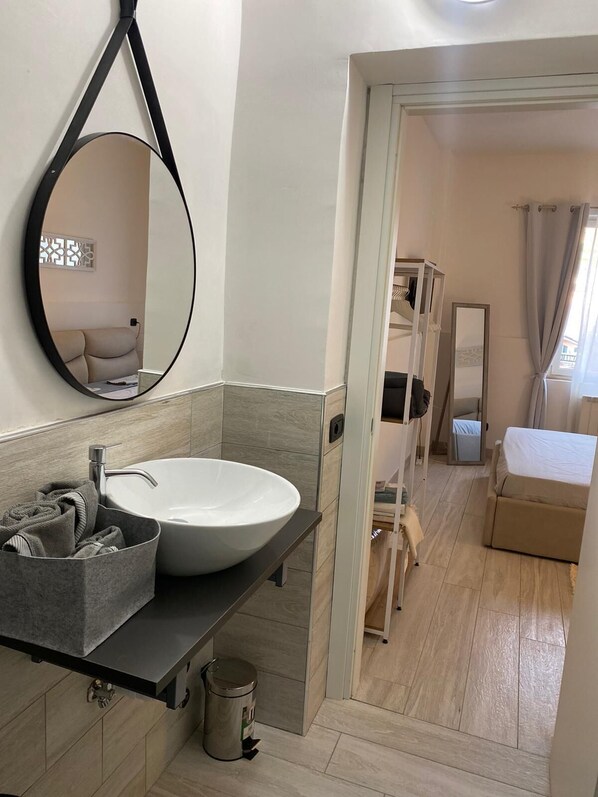 1 chambre, chambres insonorisées, Wi-Fi gratuit, draps fournis