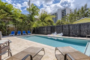 Outdoor pool, a heated pool - 🌴🐠🍹Tropical Beachside Pool House!  Live your best life! (Pompano Beach)